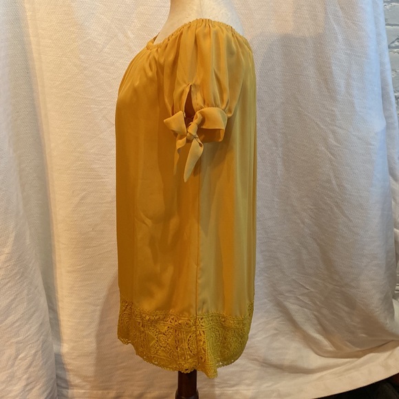 🛑BOGO‼️💛LULU’S OFF SHOULDER LINED DRESS💛 - Picture 2 of 5